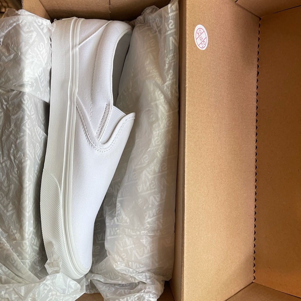 New in box white slip on vans (men’s 7.5 women’s 9)